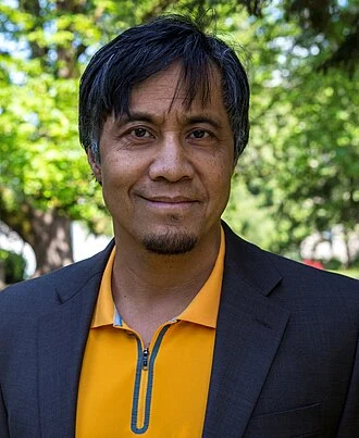 Alex Tizon height profile photo