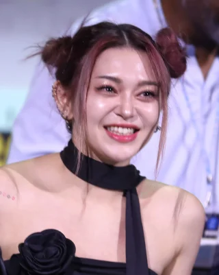 AleXa height profile photo