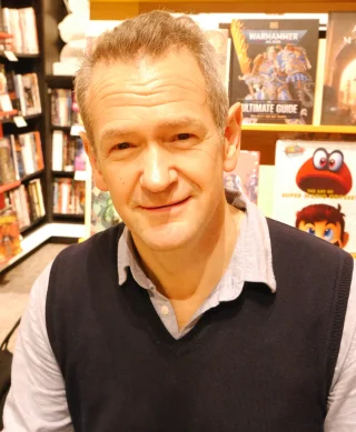 Alexander Armstrong height profile photo