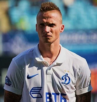 Alexander Büttner height profile photo
