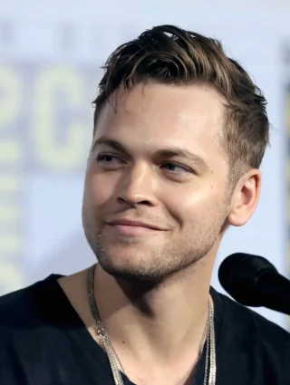 Alexander Calvert height profile photo