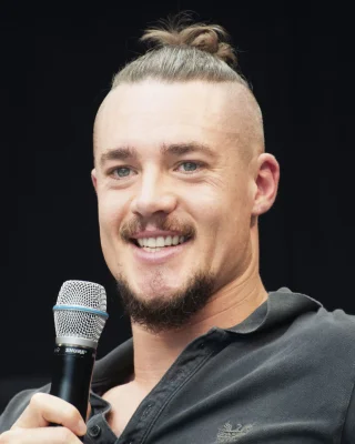 Alexander Dreymon height profile photo