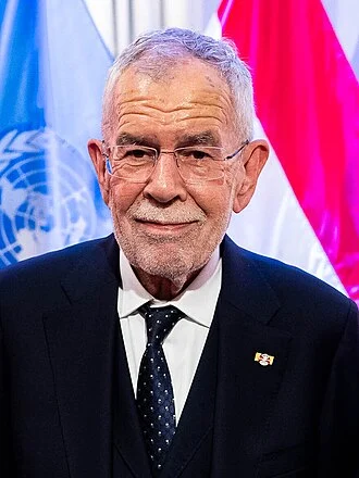 Alexander Van der Bellen height profile photo