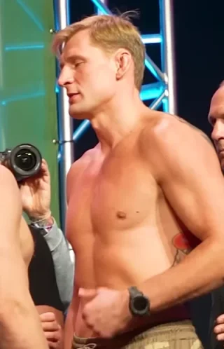 Alexander Volkov (fighter) height profile photo