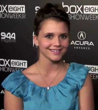 Alexandra Chando height profile photo