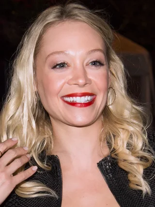 Alexandra Holden height profile photo