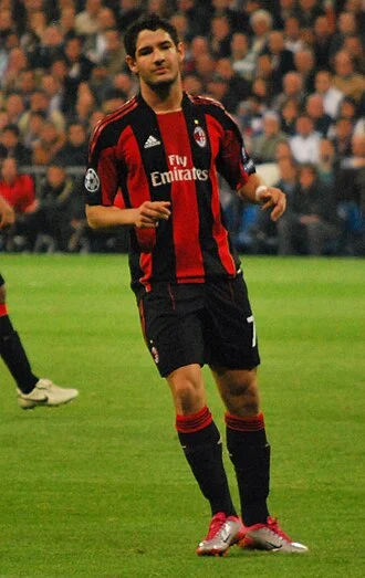 Alexandre Pato height profile photo