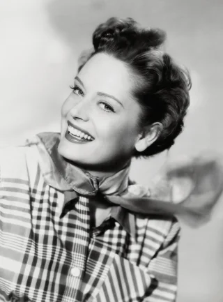 Alexis Smith height profile photo