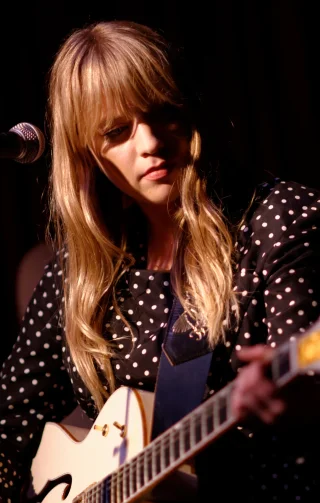 Alexz Johnson height profile photo