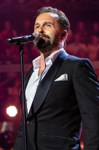Alfie Boe height profile photo