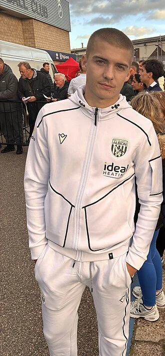 Alfie Gilchrist height profile photo