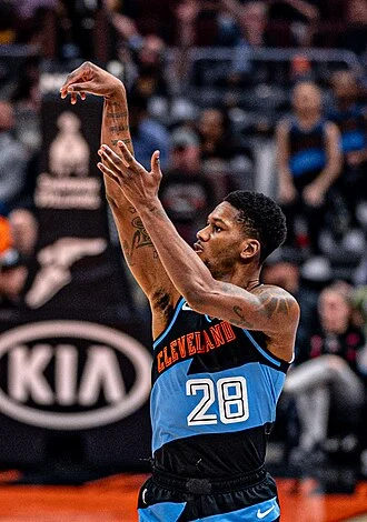 Alfonzo McKinnie height profile photo