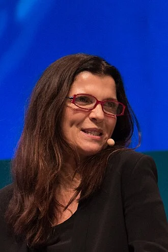 Ali Hewson height profile photo