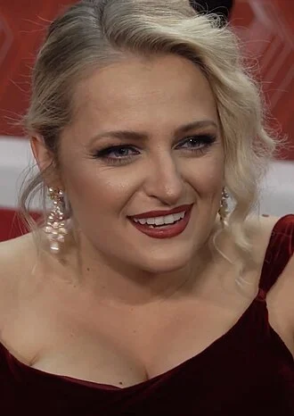 Ali Stroker height profile photo