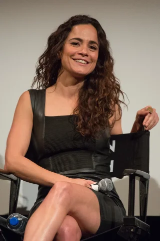 Alice Braga height profile photo
