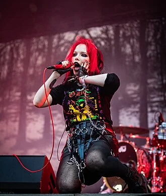 Alice Glass height profile photo