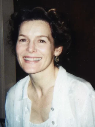 Alice Krige height profile photo
