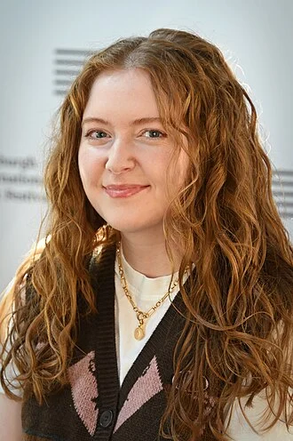 Alice Oseman height profile photo