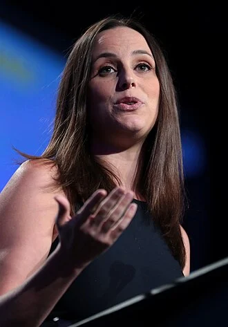Alicia Menendez height profile photo