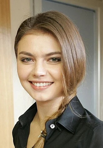 Alina Kabaeva height profile photo