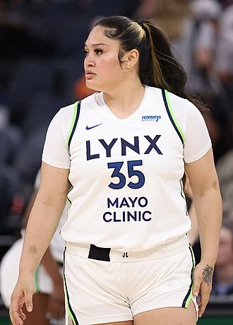 Alissa Pili height profile photo