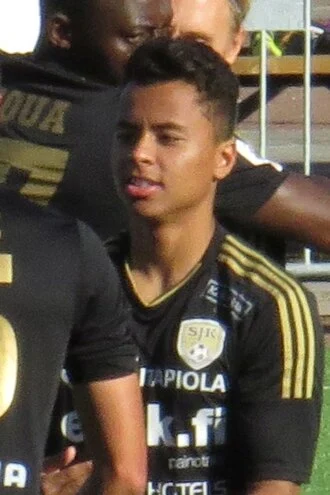 Allan (footballer, born 1997) height profile photo