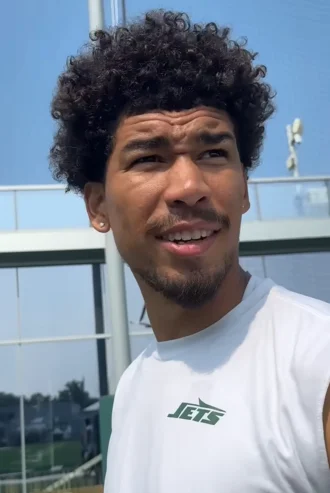 Allen Lazard height profile photo