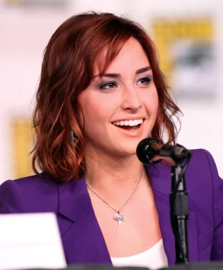 Allison Scagliotti height profile photo