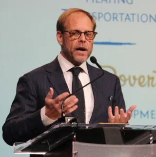 Alton Brown height profile photo