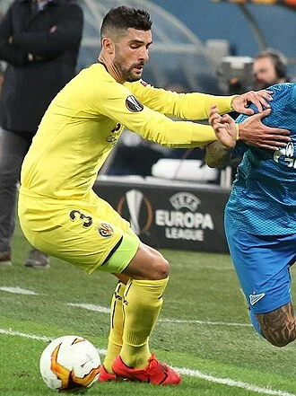 Álvaro González (footballer, born 1990) height profile photo