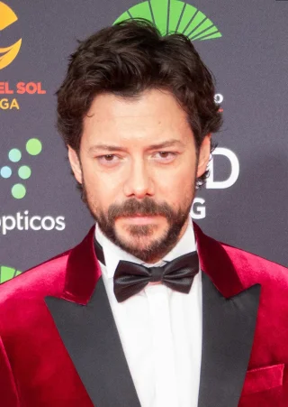 Álvaro Morte height profile photo