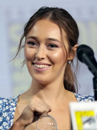Alycia Debnam-Carey height profile photo