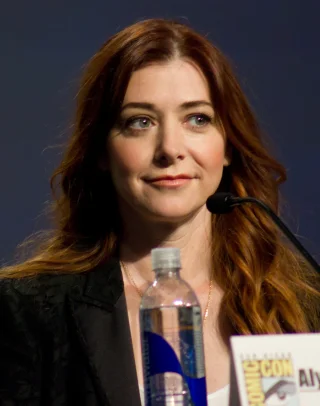 Alyson Hannigan height profile photo