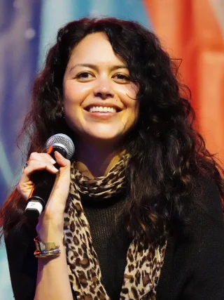 Alyssa Diaz height profile photo