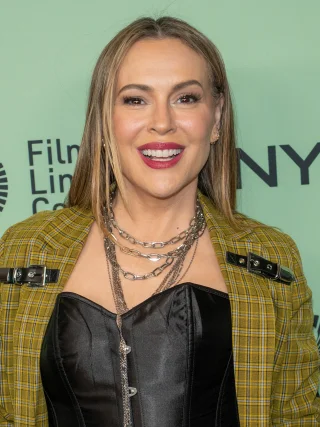 Alyssa Milano height profile photo
