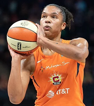 Alyssa Thomas height profile photo