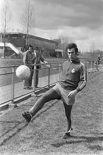 Amancio (footballer) height profile photo