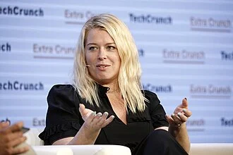 Amanda de Cadenet height profile photo