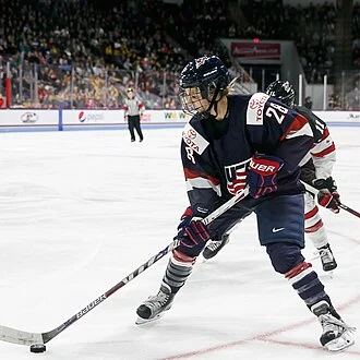Amanda Kessel height profile photo