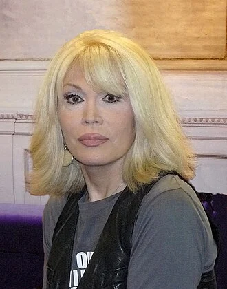 Amanda Lear height profile photo