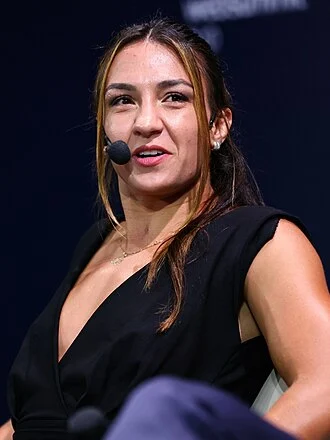 Amanda Ribas height profile photo