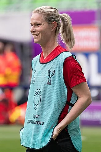Amandine Henry height profile photo