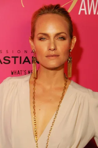 Amber Valletta height profile photo