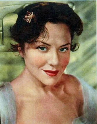 Amelia Bence height profile photo