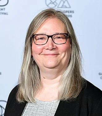 Amy Hennig height profile photo
