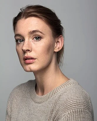 Amy James-Kelly height profile photo