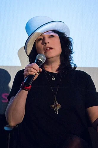 Amy Sherman-Palladino height profile photo