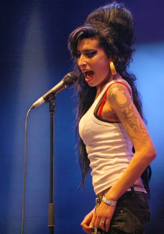 Amy Winehouse height profile photo