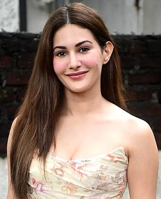 Amyra Dastur height profile photo