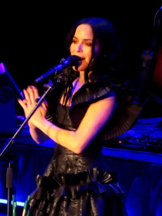 Andrea Corr height profile photo